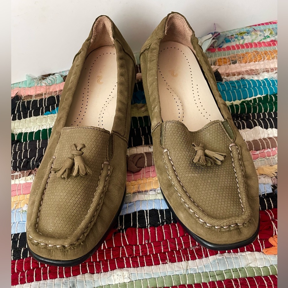 SAS Sueded Leather Loafer in Olive Green. Size 6.5